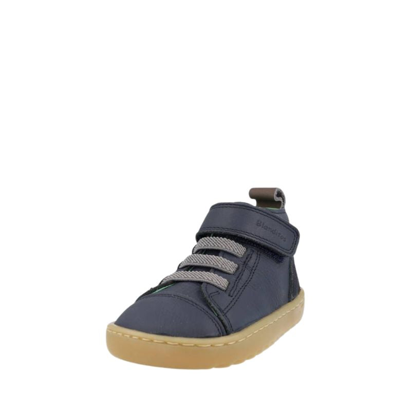 Bota Pekin marinho Blanditos - vista lateral mostrando o design elegante